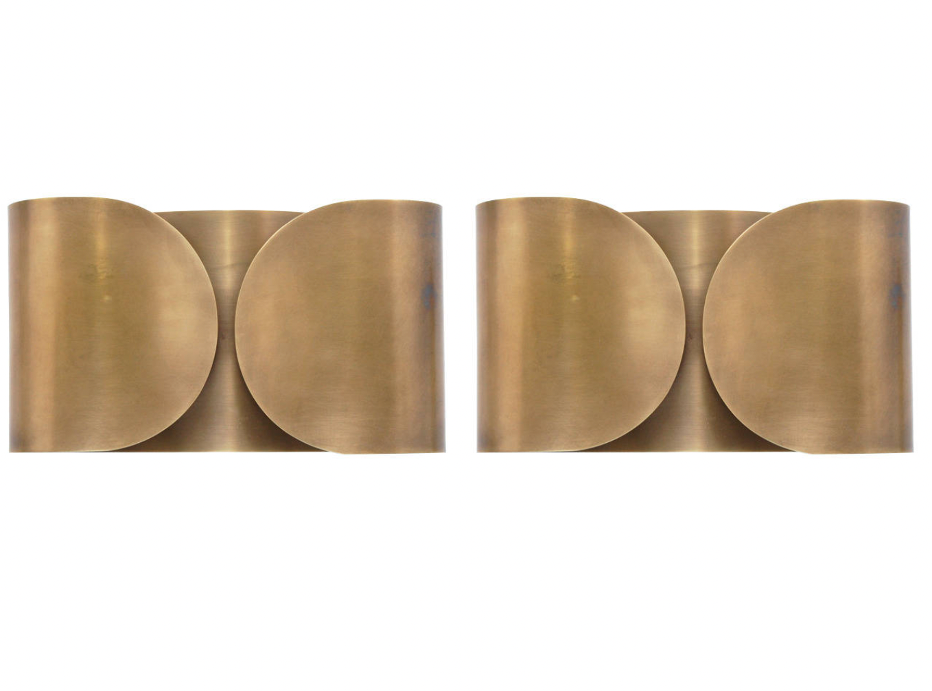 Pair of postmodern brass wall sconces with curved Foglio-style silhouette, Italian-inspired design