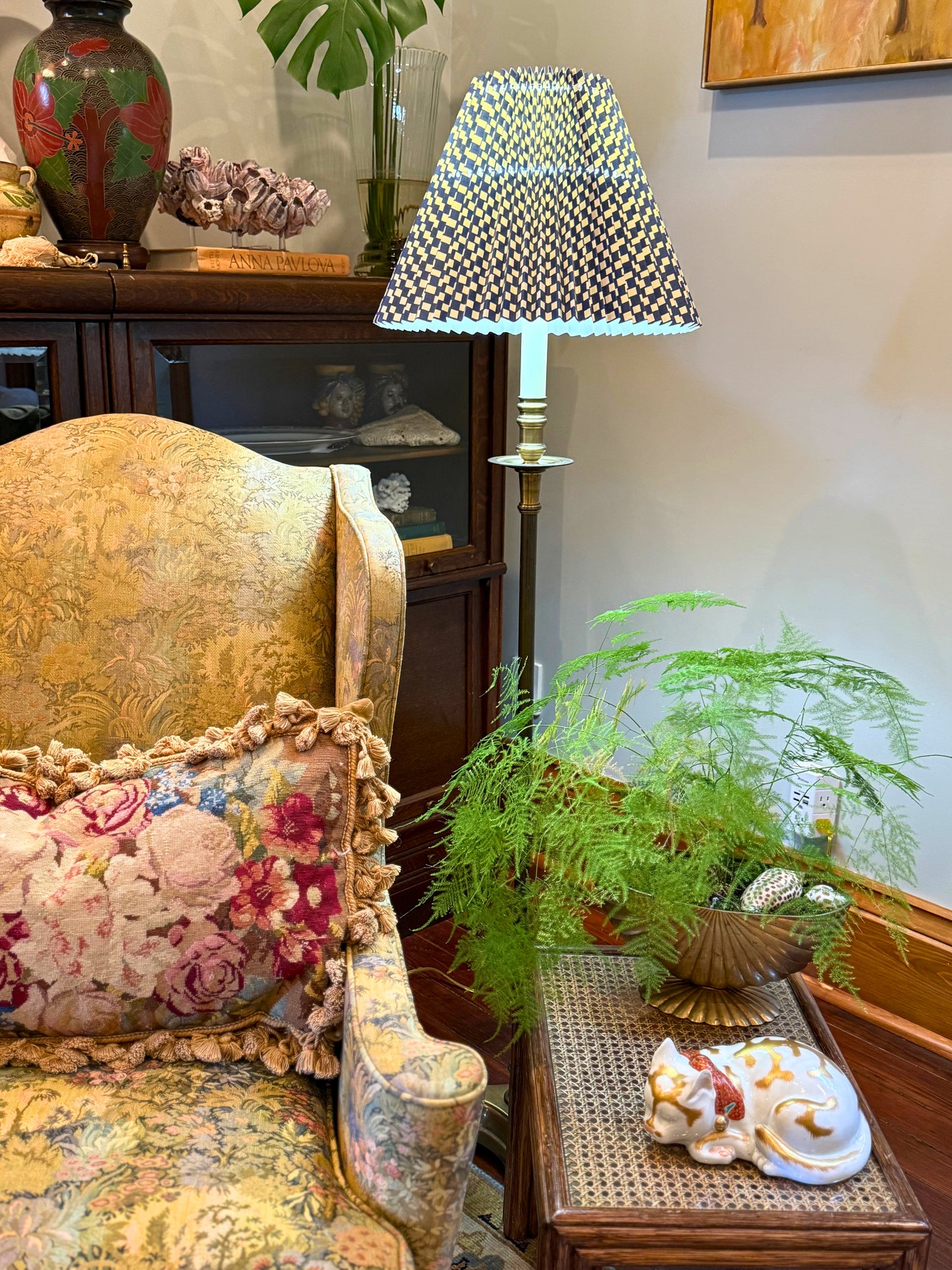 Vintage Solid Brass Floor Lamp with Claw Feet – Classic Neoclassical Style